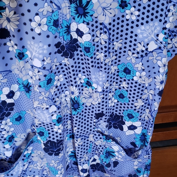 Scrub top - Picture 2 of 3